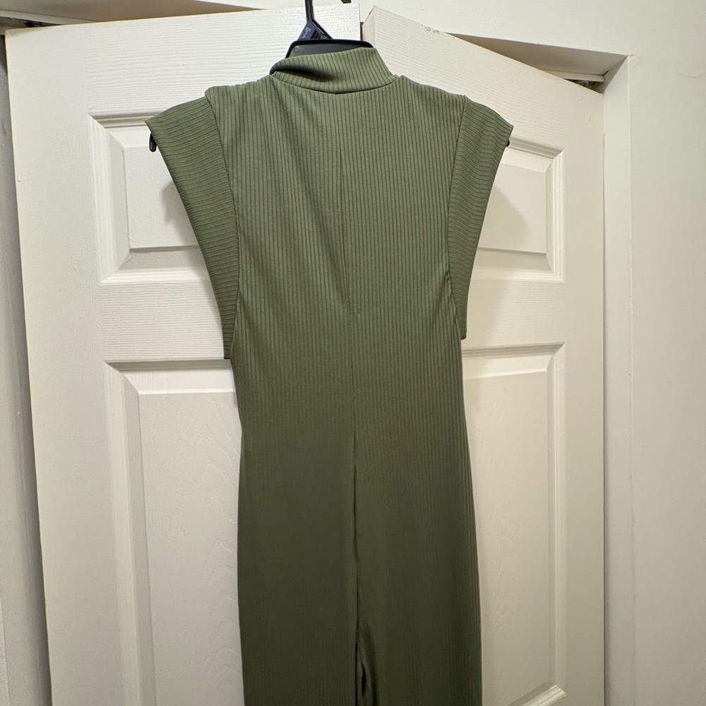 Elegant Olive Green Sleeveless Dress